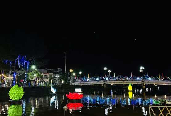 thi công hoa đăng khổng lồ thi công hoa đăng khổng lồ